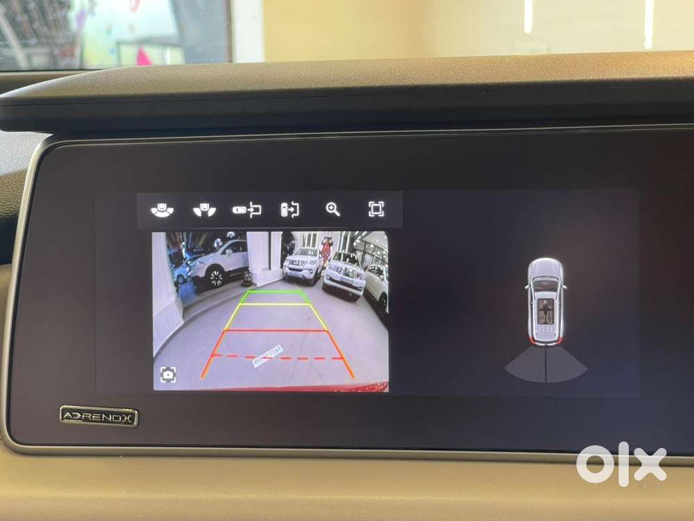 Mahindra Xuv700 2.0 Ax 7 Petrol Mt Str, 2023, Petrol