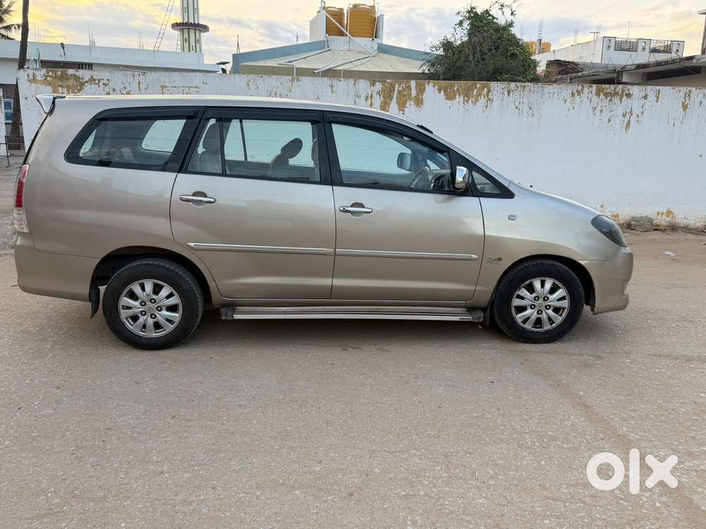 Toyota Innova Diesel 2011 V Version Car