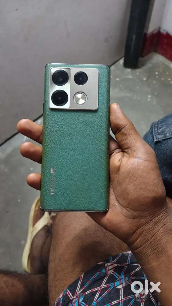 Infnix note 40pro display pe thodsa crack hai but samajh nhi aata hai