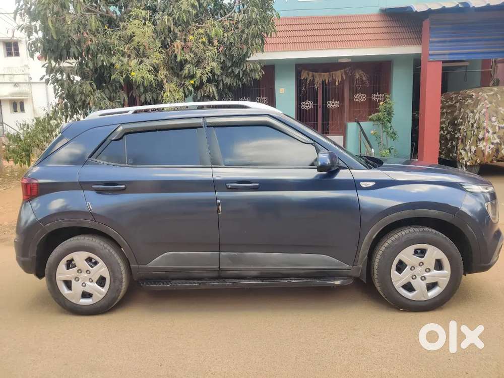 Hyundai Venue 2022 Petrol Well Maintained