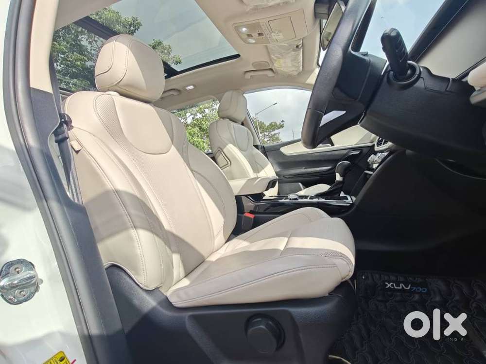 Mahindra Xuv700 2.0 Ax 7 Petrol At Str, 2025, Petrol