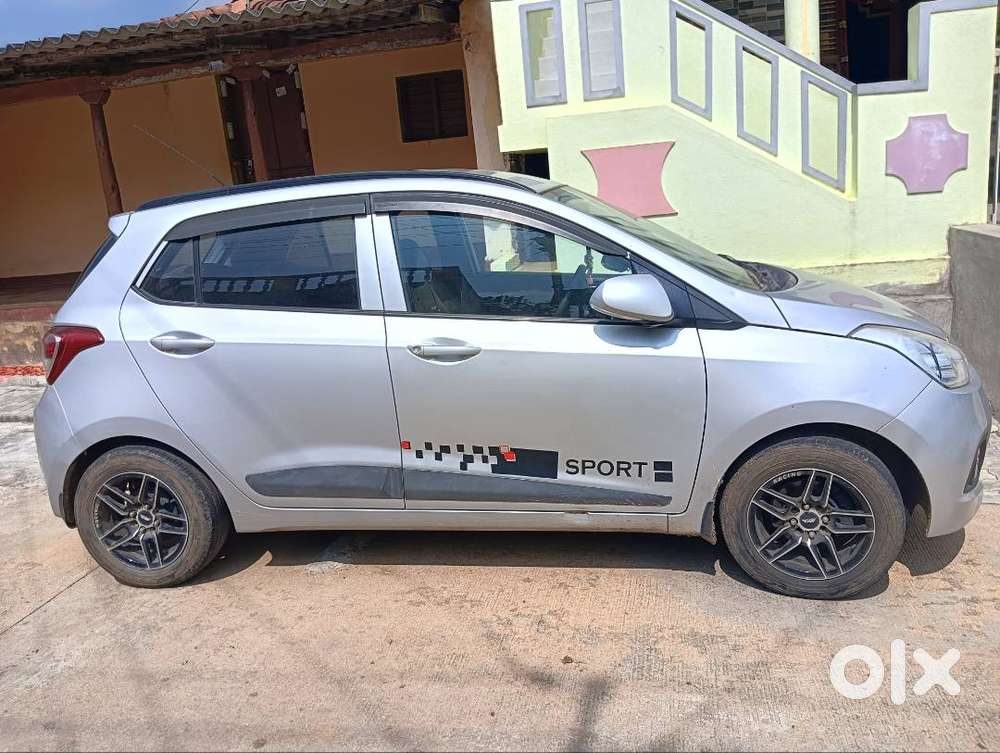 Hyundai Grand I10 Sportz (2015) Silver  Low 64.5k Kms  Active Insura