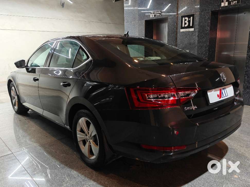 Skoda Superb Style 1.8 Tsi At, 2018, Petrol