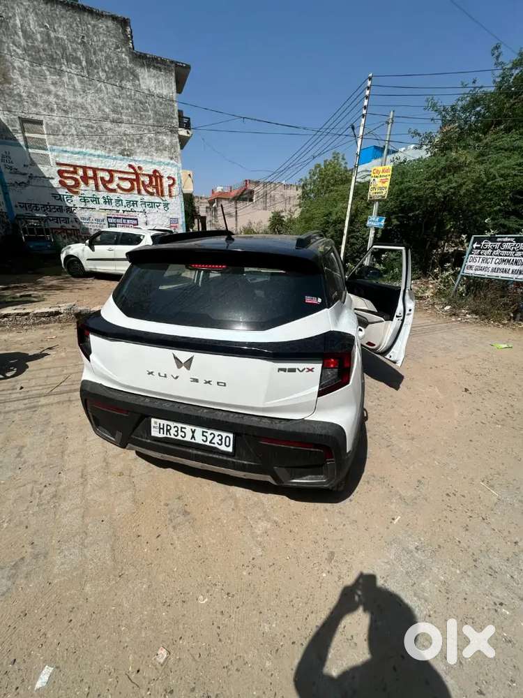 Mahindra Xuv300 2025 Petrol Well Maintained
