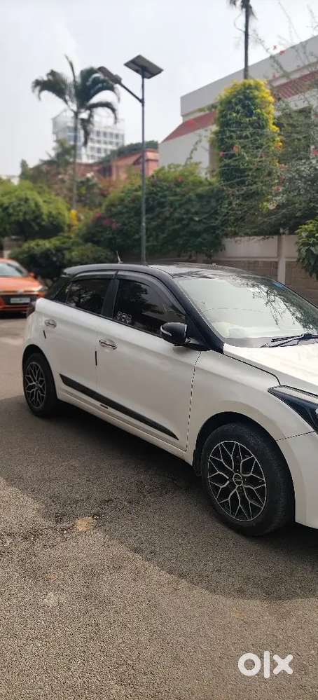 Hyundai I20 Asta (o) 2017 Petrol Vtvt Mt Top Model Dual Tone