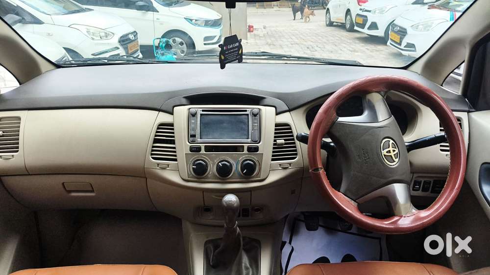 Toyota Innova 2.5 G (diesel) 8 Seater Bs Iv, 2014, Diesel