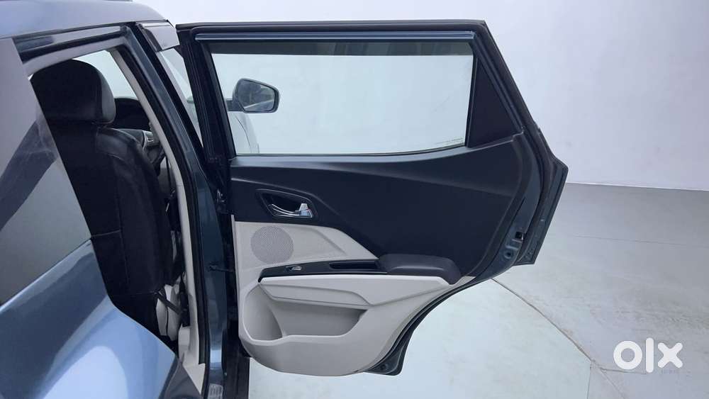 Mahindra Xuv300 W8 (o) 1.5 Diesel Amt, 2020, Diesel