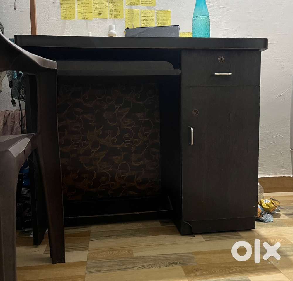 Study / Office table with laptop holding drawer