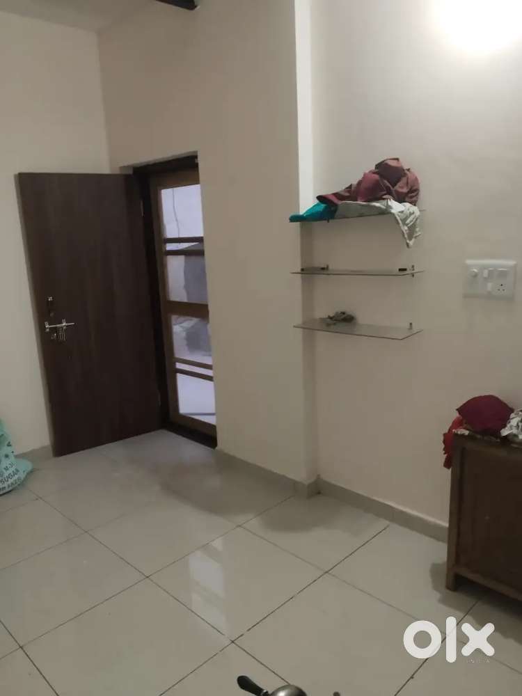 Singal room 10*15,  1 bathroom,