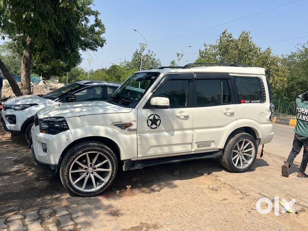 Mahindra Scorpio 4x4 Automatic Transmisson Diesel 2016 Model