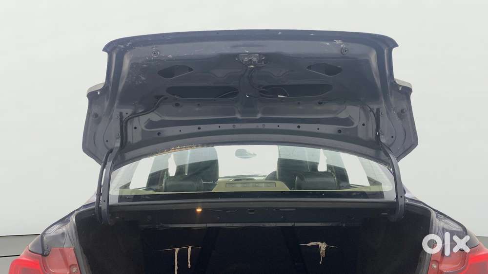 Maruti Suzuki Swift Dzire Amt Zxi, 2018, Petrol