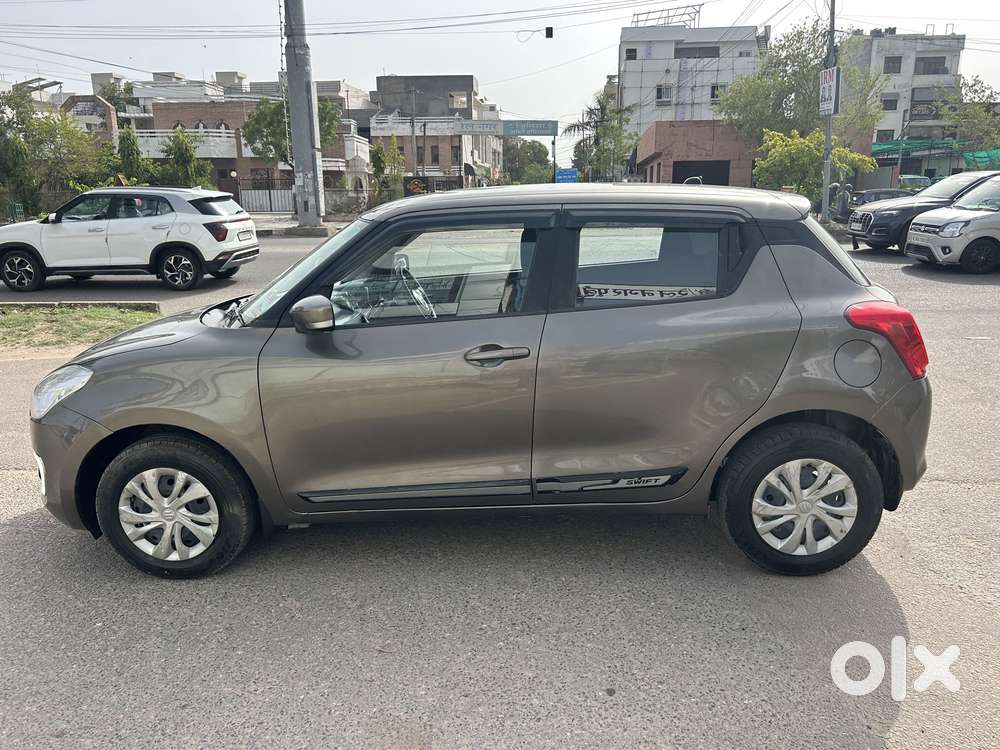 Maruti Suzuki Swift Vxi + Manual, 2022, Petrol
