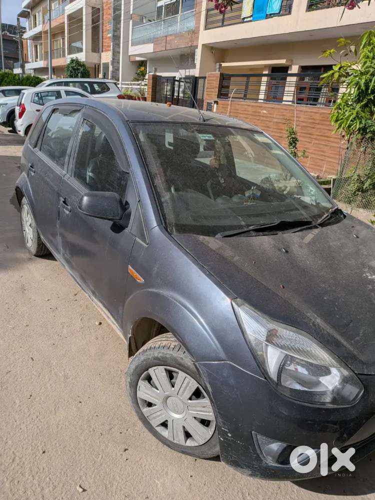Ford Figo 2012 Petrol 90000 Km Driven