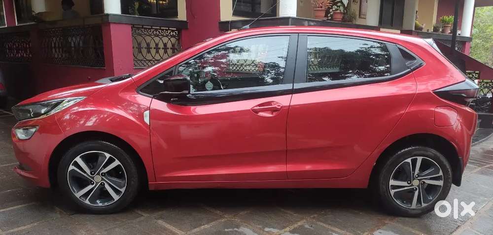 Tata Altroz 1.2 Xz+ I Turbo ( Downtown Red With Black Top)