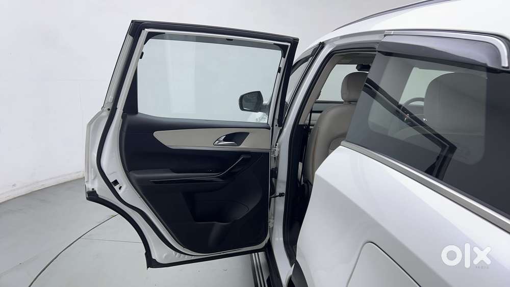 Mahindra Xuv700 2.2 Ax 7 Diesel At Luxury Pack Str, 2022, Diesel