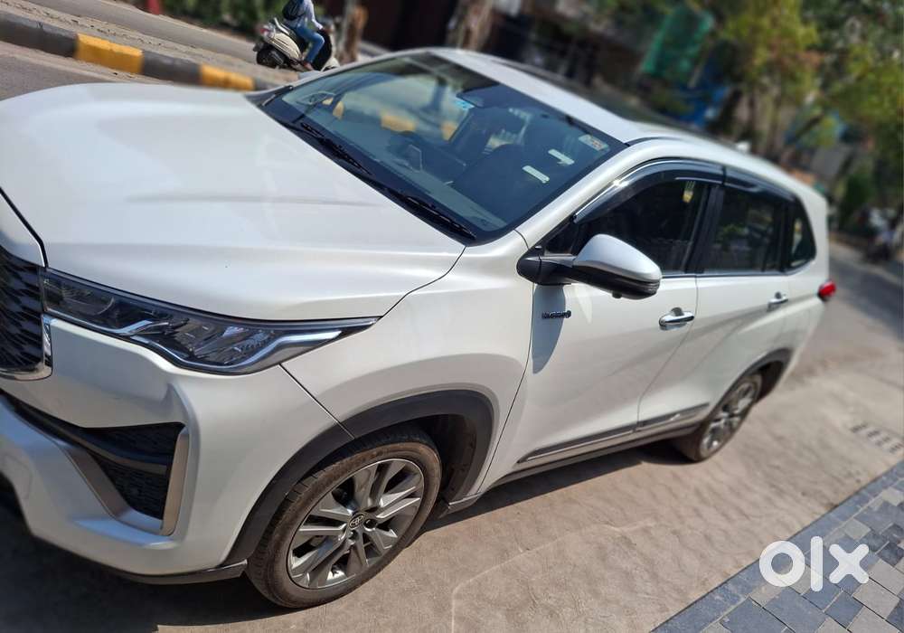Toyota Innova Hycross 2.0 Zx (o) Hybrid 7 Str, 2025, Petrol