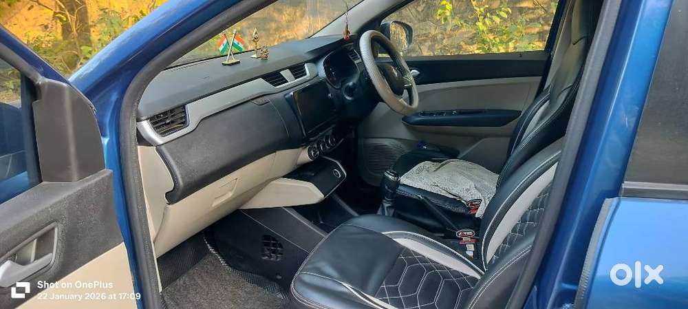 Renault Triber Rxz, 2023, Petrol