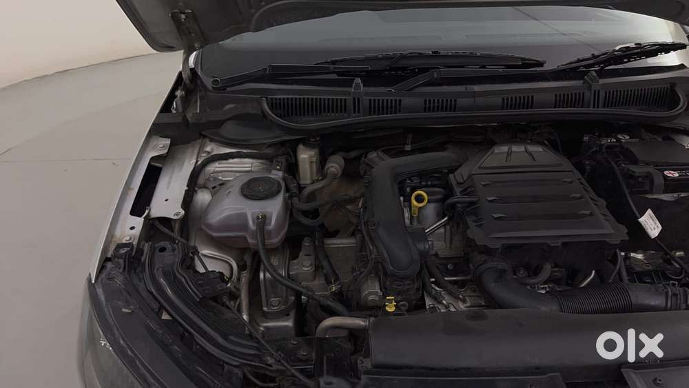 Skoda Slavia Ambition 1.0l Tsi At, 2022, Petrol