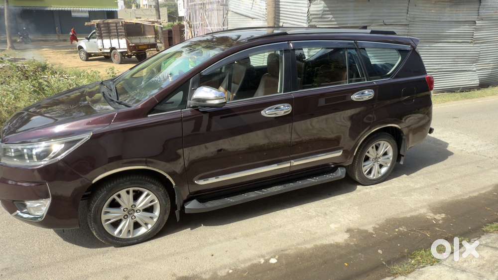 Toyota Innova Crysta 2.8 Zx At 7 Seater, 2016, Diesel
