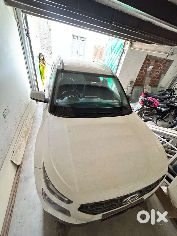 Hyundai Venue 2022 Petrol 33000 Km Driven