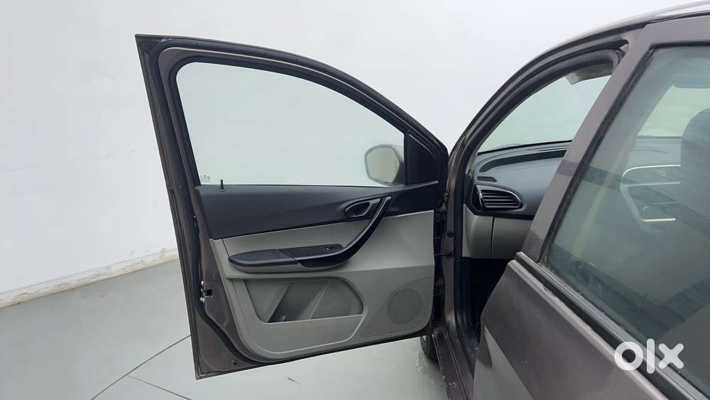 Tata Tiago 1.2 Revotron Xt, 2017, Petrol
