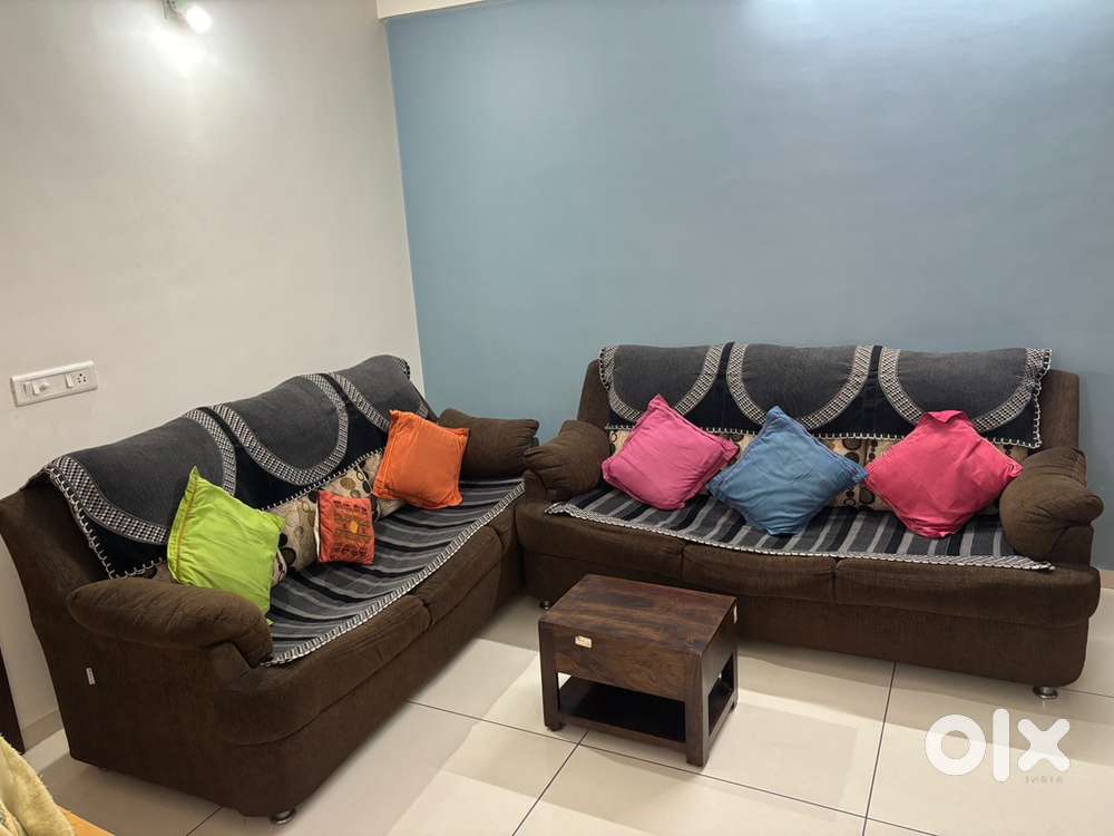 Tree seater two sofa set with five cushions