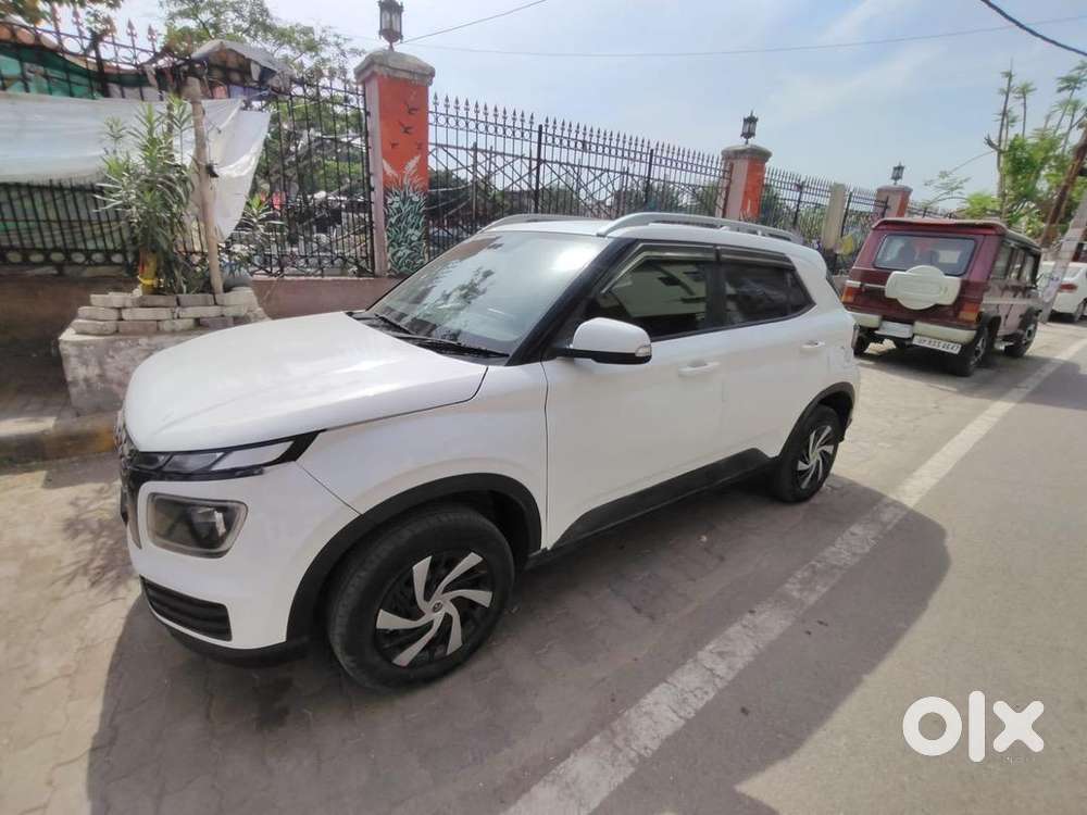Hyundai Venue 2023 Petrol 30000 Km Driven