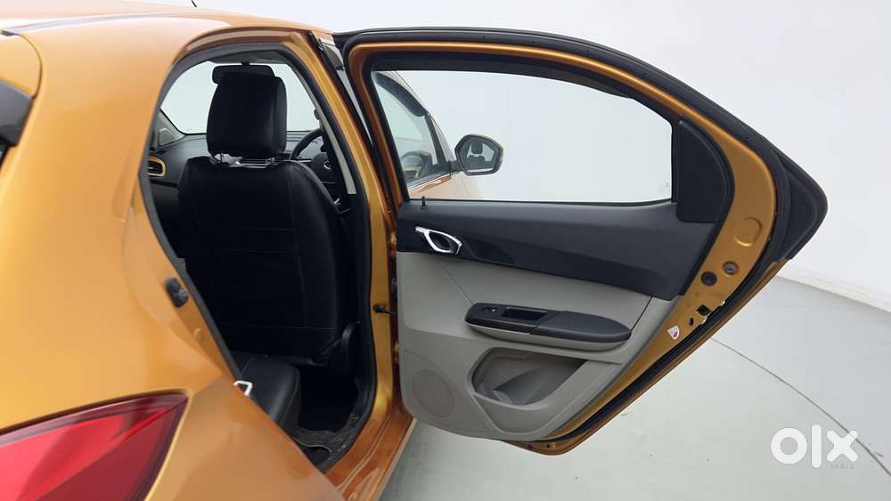 Tata Tiago Xza, 2017, Petrol
