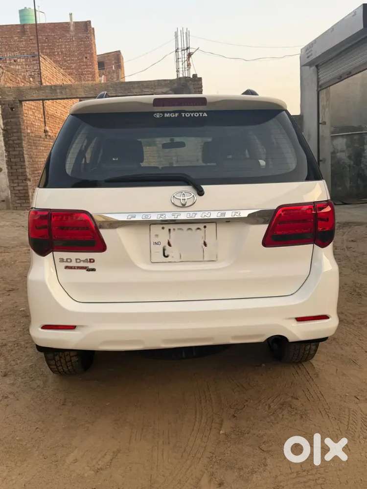 Toyota Fortuner 2015 Diesel 98000 Km Driven
