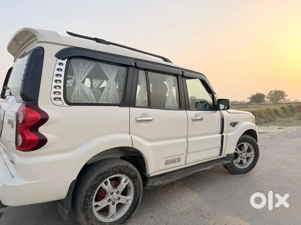 Mahindra Scorpio S10 Contect