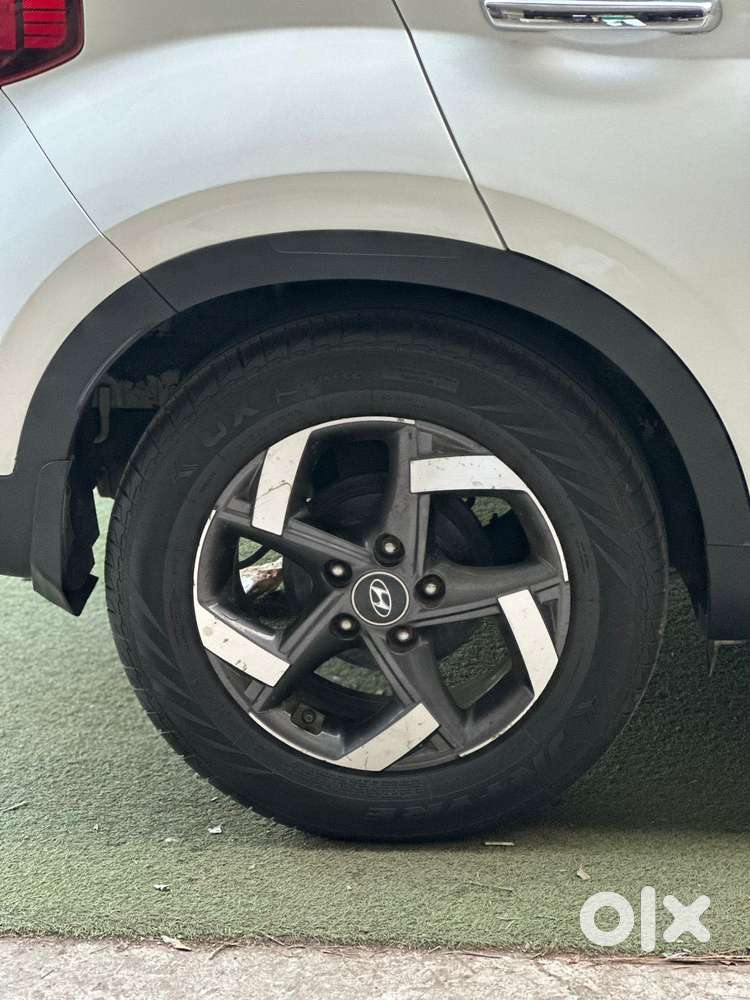 Hyundai Venue Sx+ At, 2022, Petrol