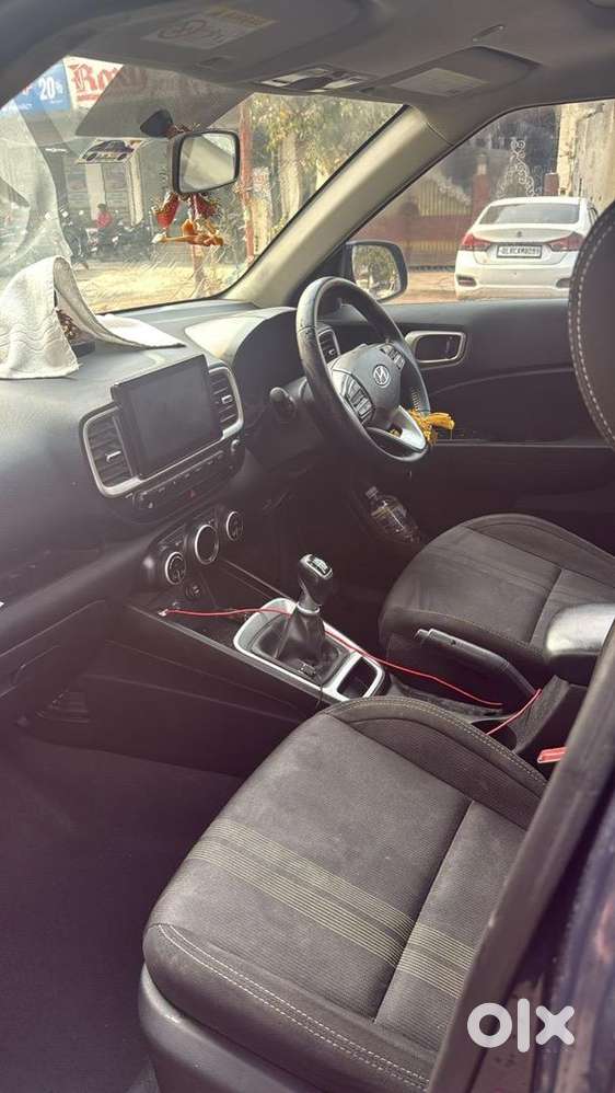 Hyundai Venue 2020 Petrol 73000 Km Driven