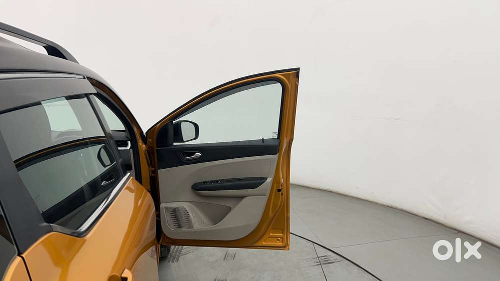 Renault Triber 1.0 Rxz Dual Tone, 2022, Petrol
