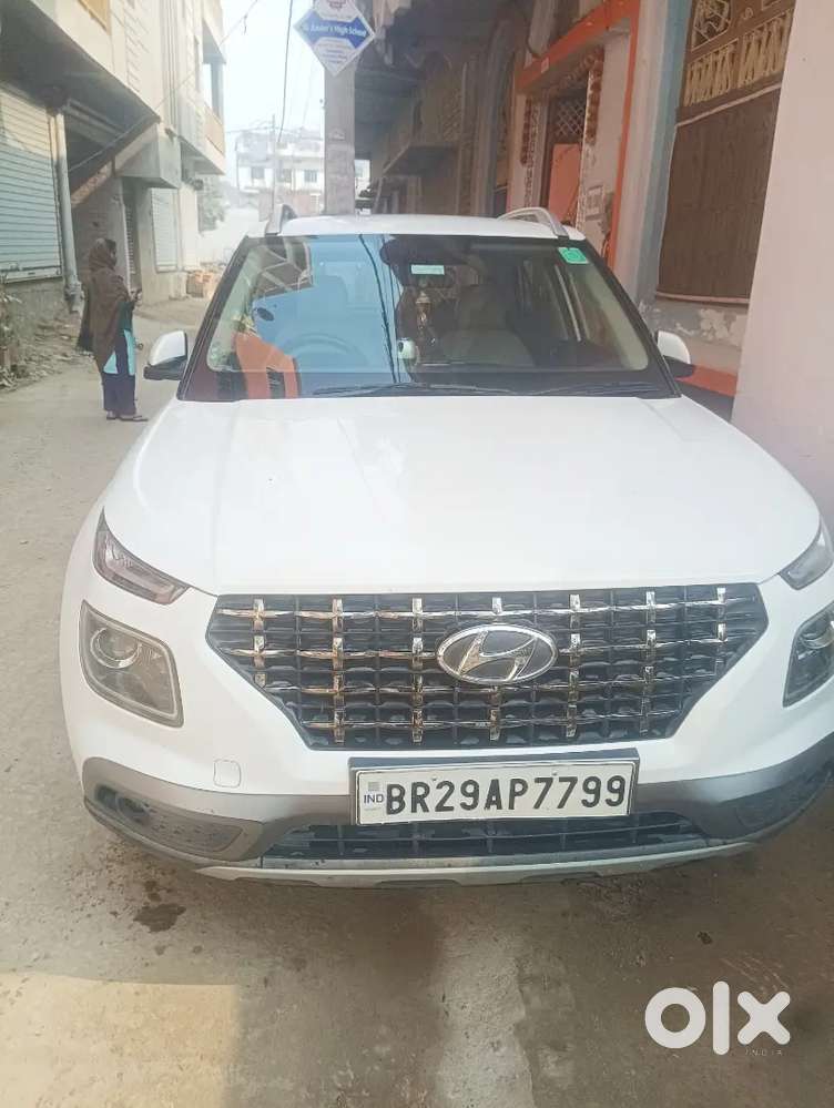 Urgent Sell Hyundai Venue 2021 Petrol 26500 Km Driven