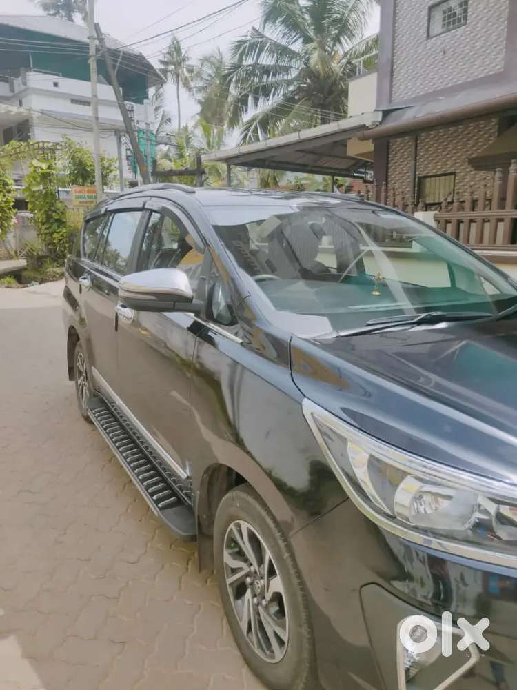 Innova Crysta Gx+plus 2022 Diesel 28000 Km ,limited  Edition Clour.