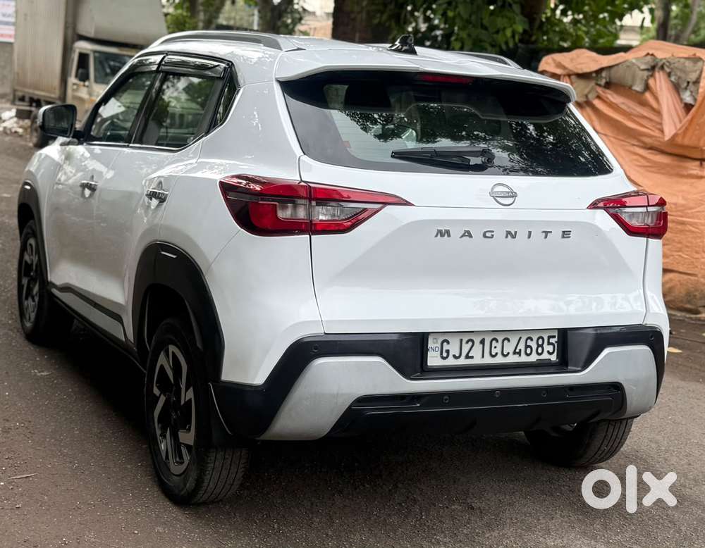 Nissan Magnite 1.0 Xv Premium, 2022, Petrol