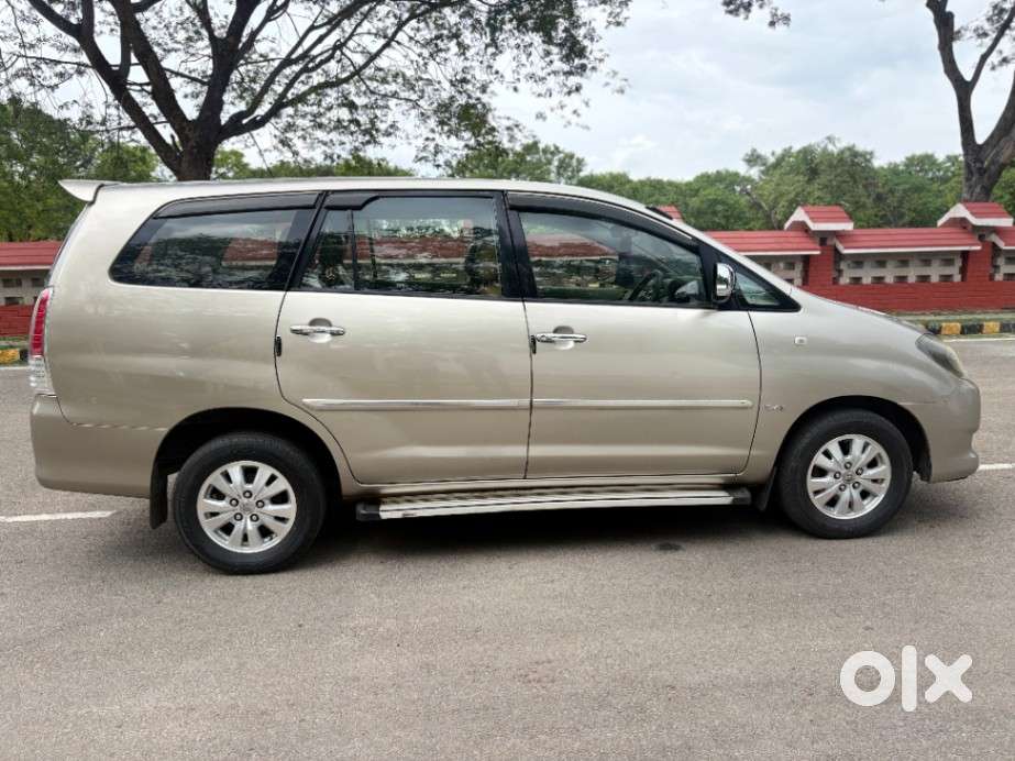 Toyota Innova 2.5 V Diesel 7-seater, 2009, Diesel