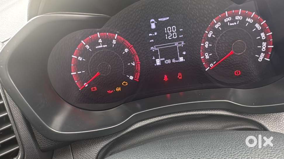 Mahindra Xuv300 Turbosport W6, 2024, Petrol