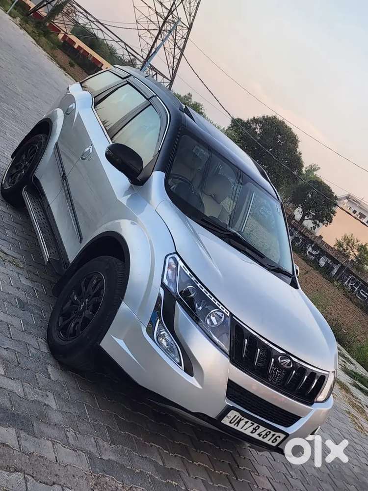 Mahindra Xuv W10 
Sunroof 
Electronic Seats 
Ac
Power Windows