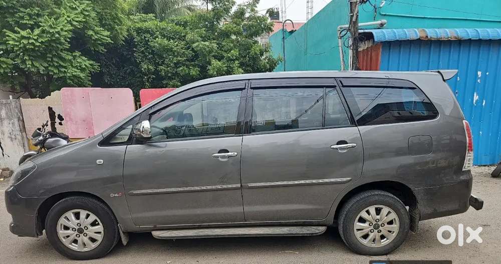 Innova 2009 Model Top End 4tyres New Condition