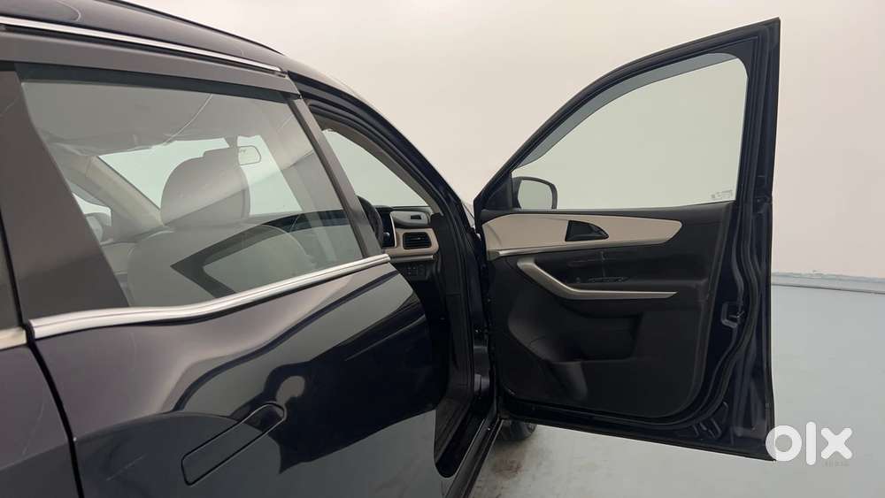 Mahindra Xuv700 2.2 Ax 3 Diesel Mt 7 Str, 2023, Diesel