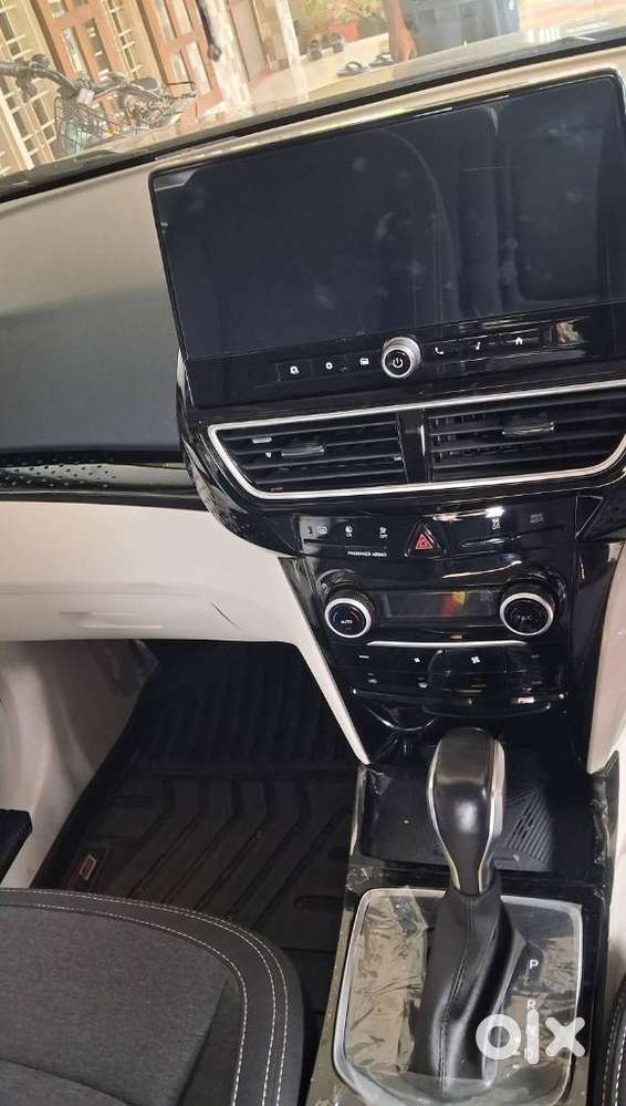 Mahindra Xuv 3xo Ax5l 1.2 Petrol At, 2024, Petrol