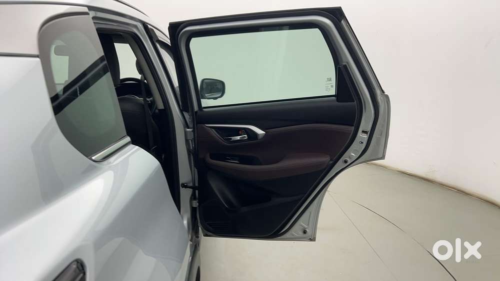 Maruti Suzuki Grand Vitara 1.5 Alpha Smart Hybrid At, 2023, Petrol