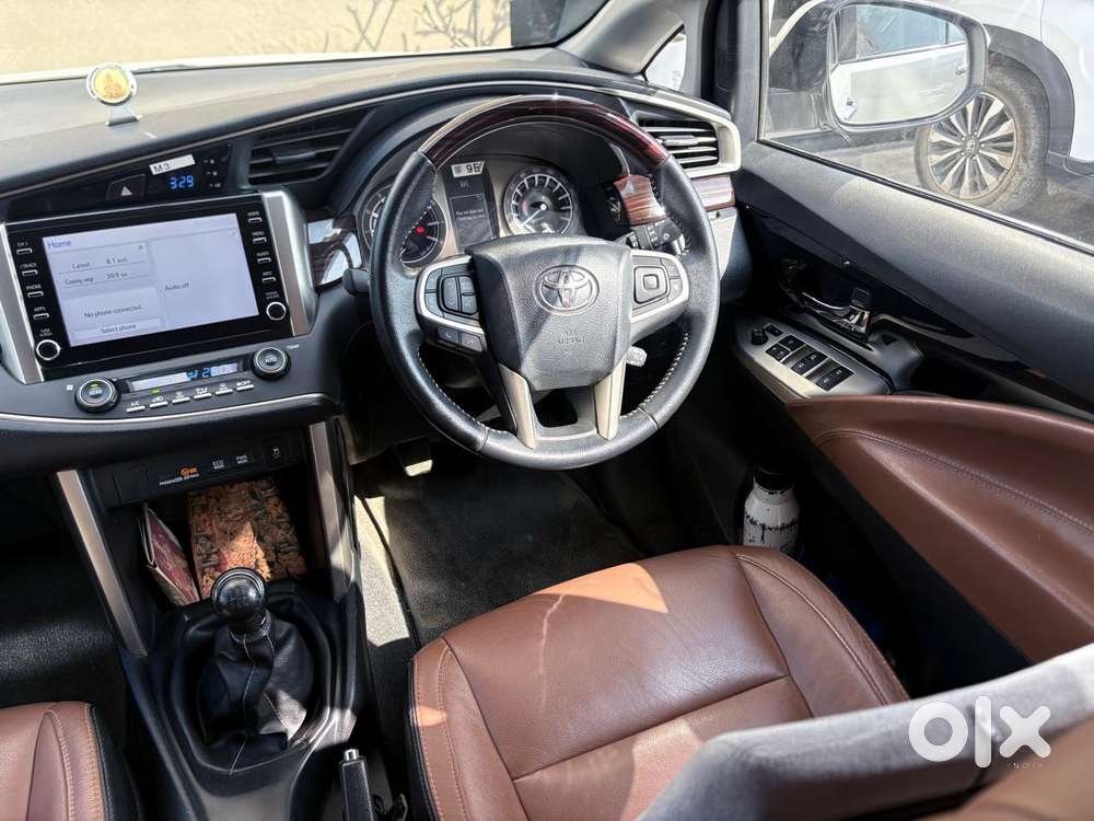 Toyota Innova Crysta 2.7 V, 2023, Petrol
