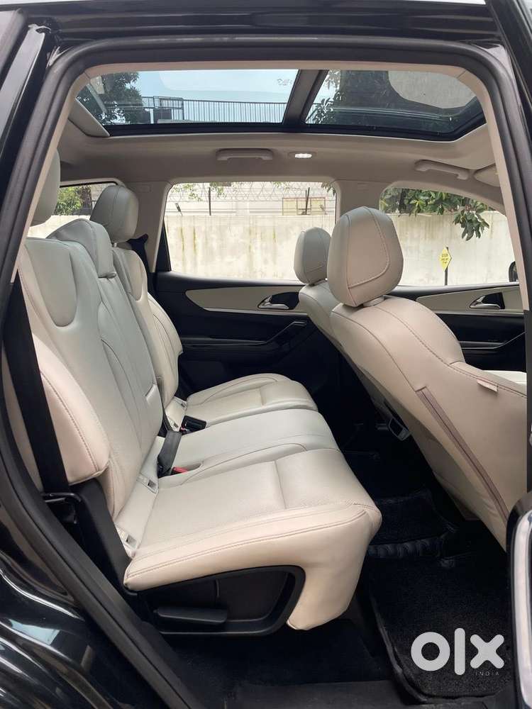 Mahindra Xuv700 2.0 Ax 7 Petrol At Str, 2024, Petrol