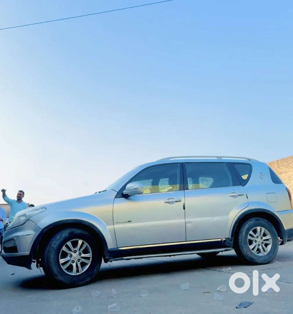 Mahindra Ssangyong Rexton 2013 Diesel 80000 Km Driven With Sunroof