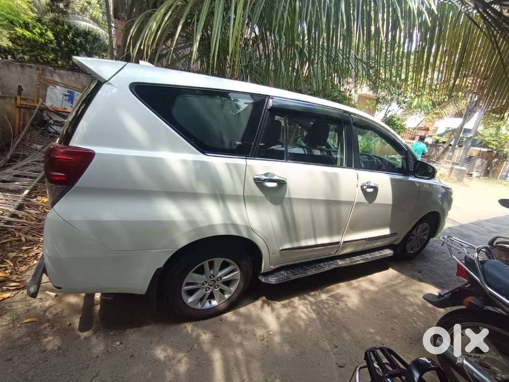 Toyota Innova Crysta 2016 2.4 Vx Mt 8 Str Diesel Manual Single Owner