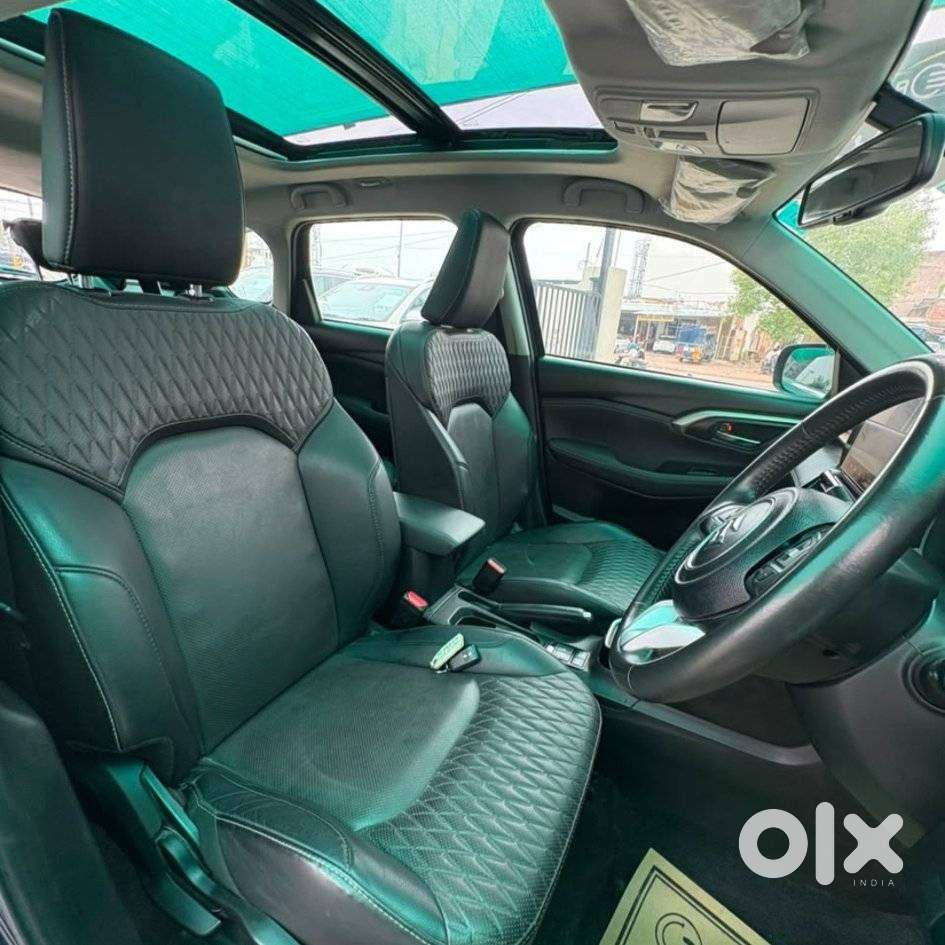Maruti Suzuki Grand Vitara 1.5 Alpha Plus Intelligent Hybrid Ecvt, 2..