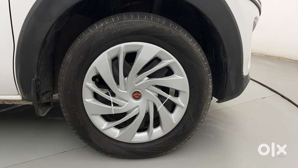 Renault Triber Rxz, 2023, Petrol