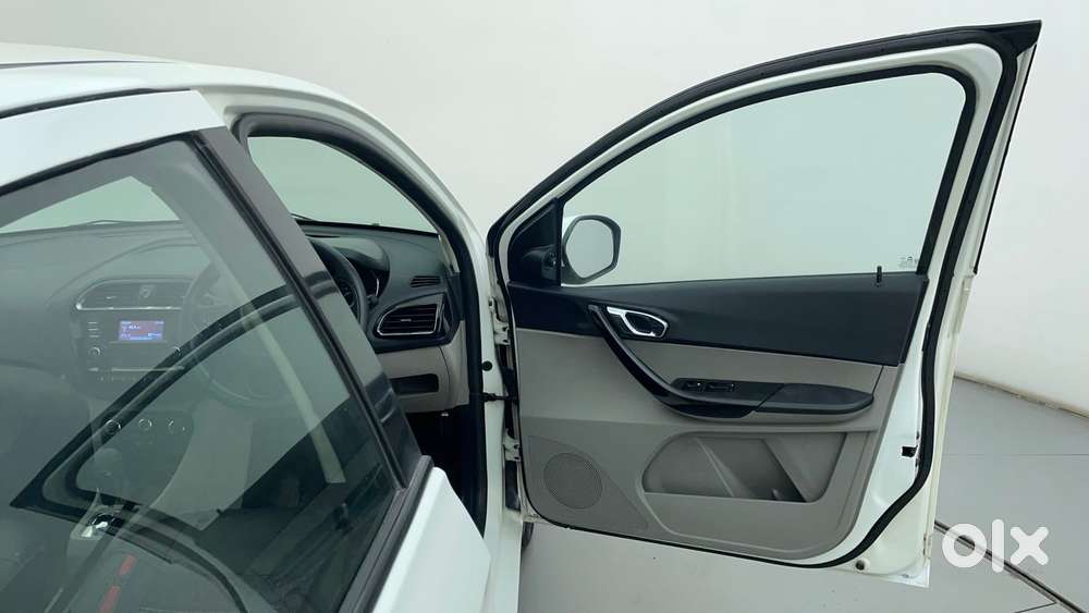 Tata Tiago Xza, 2018, Petrol